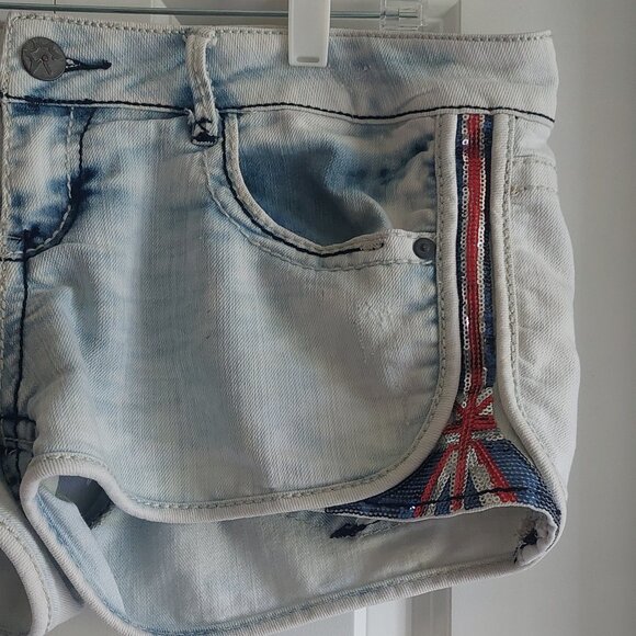 Vanilla Star by Delia's Light Denim Union Jack Shorts Juniors Size 11 - Picture 3 of 15